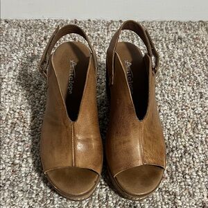 Antelope Women's Tan Peep Toe Mules size 37